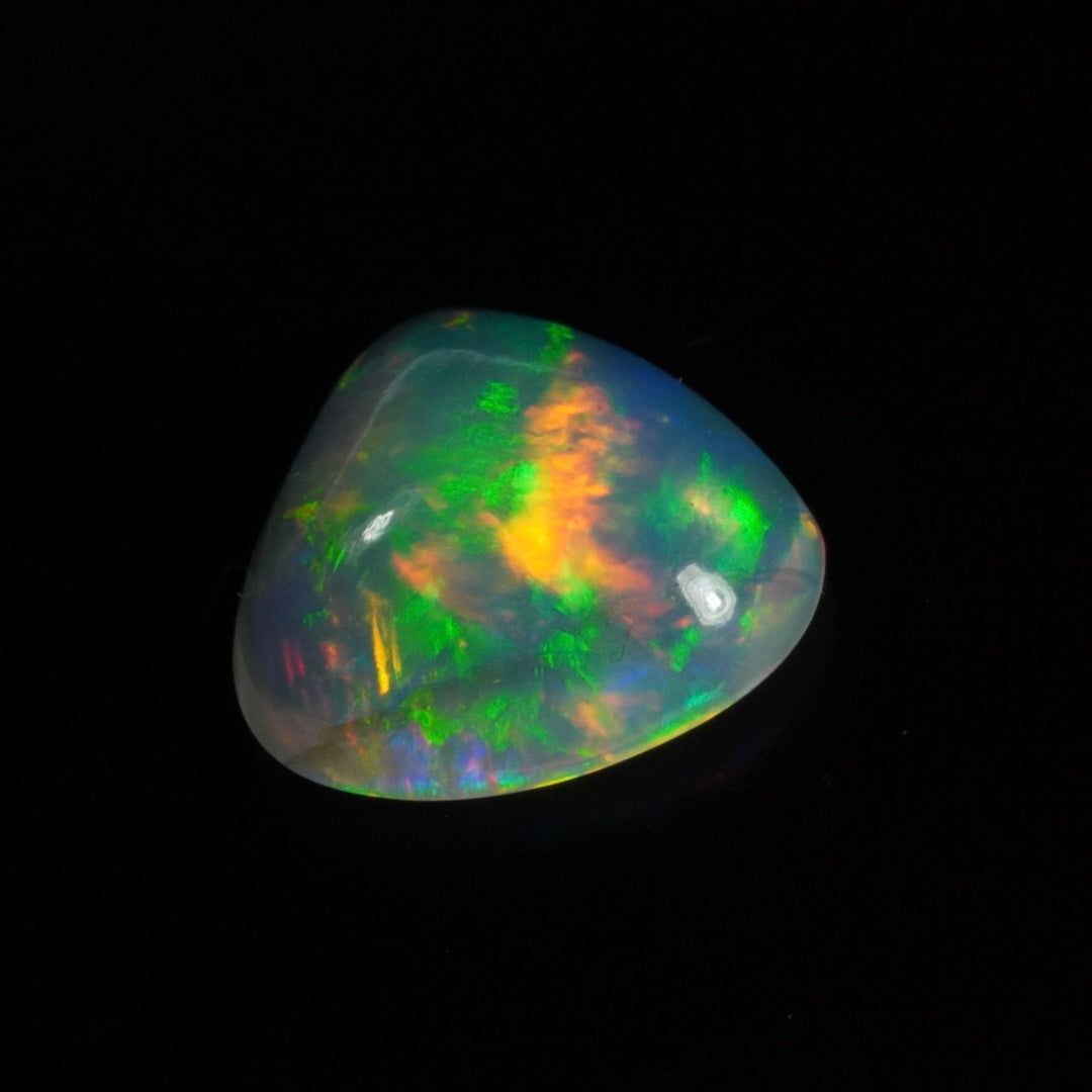 1.72 Karat traumhafte Farben, echter äthiopischer Welo Opal Multicolor - Éclaire Opal