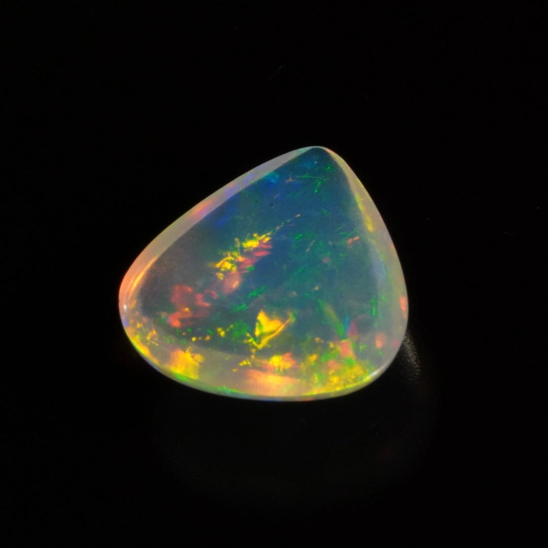 1.72 Karat traumhafte Farben, echter äthiopischer Welo Opal Multicolor - Éclaire Opal