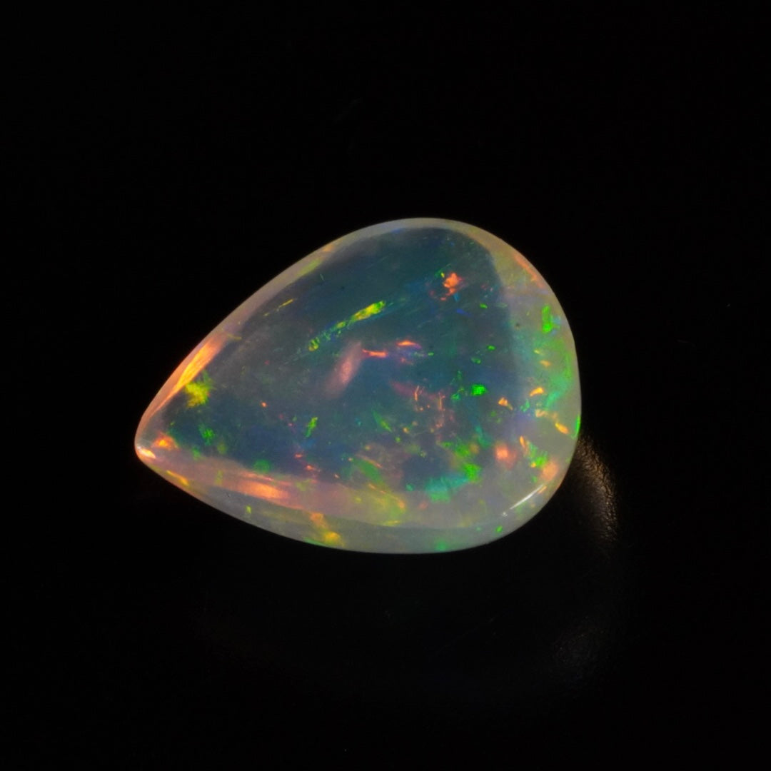 1.72 Karat traumhafte Farben, echter äthiopischer Welo Opal Multicolor - Éclaire Opal