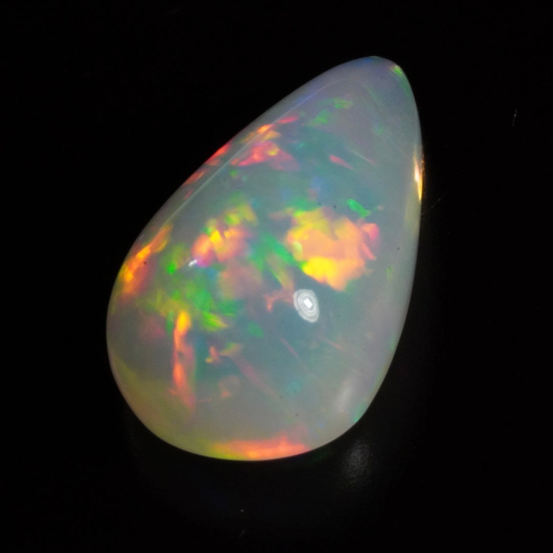 4.55 Karat wunderschöner, natürlicher äthiopischer Welo-Opal - Éclaire Opal.