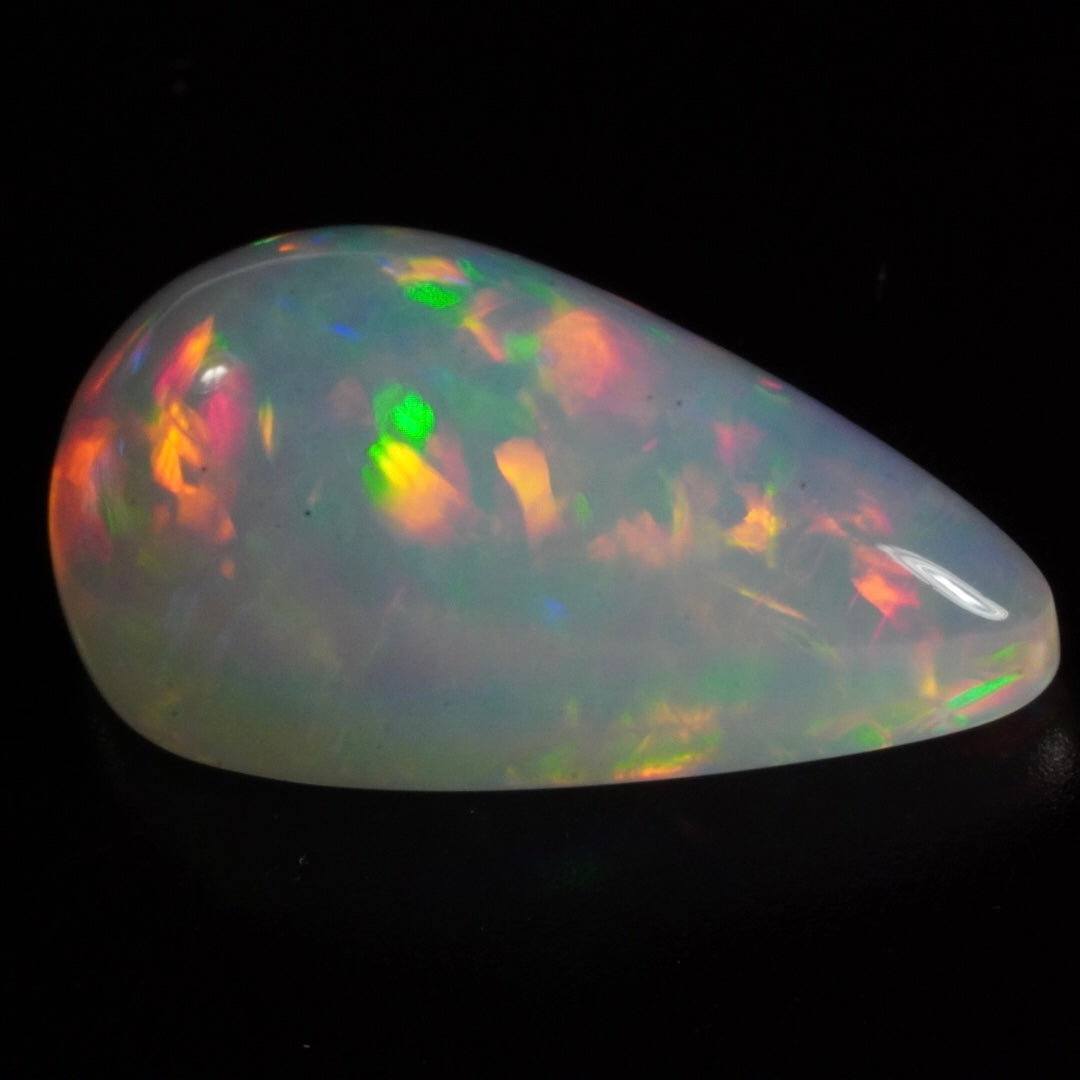 4.55 Karat wunderschöner, natürlicher äthiopischer Welo-Opal - Éclaire Opal.