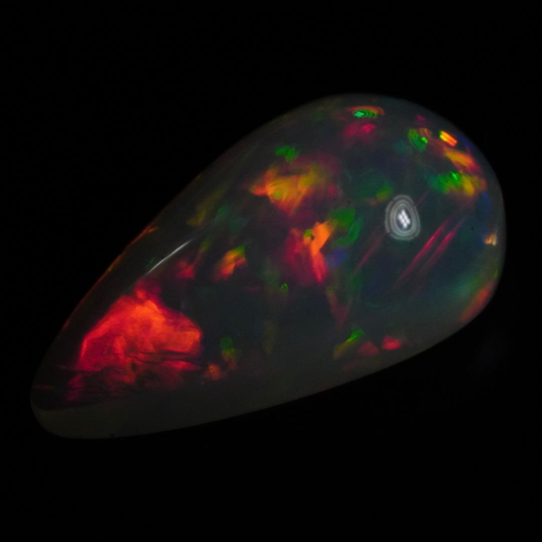 4.55 Karat wunderschöner, natürlicher äthiopischer Welo-Opal - Éclaire Opal.