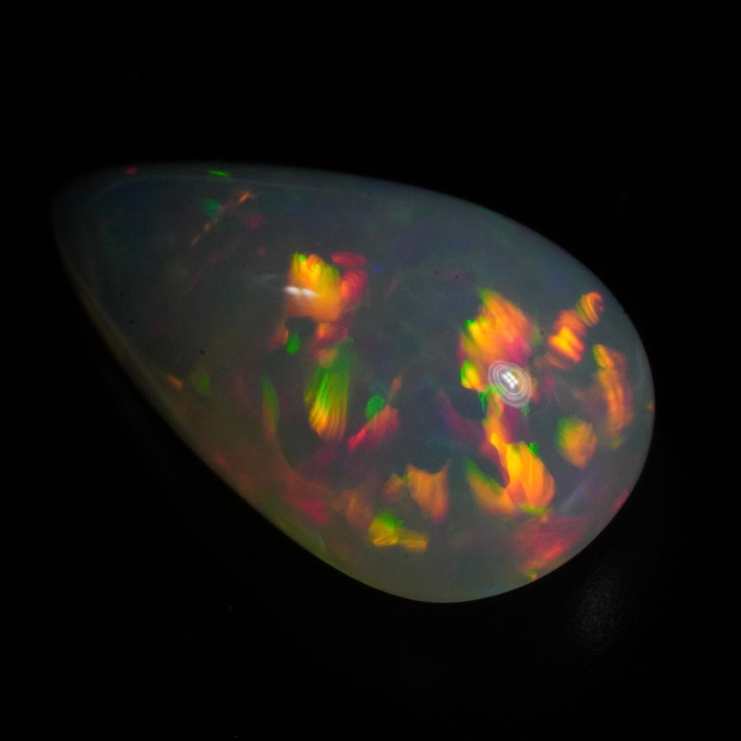 4.55 Karat wunderschöner, natürlicher äthiopischer Welo-Opal - Éclaire Opal.