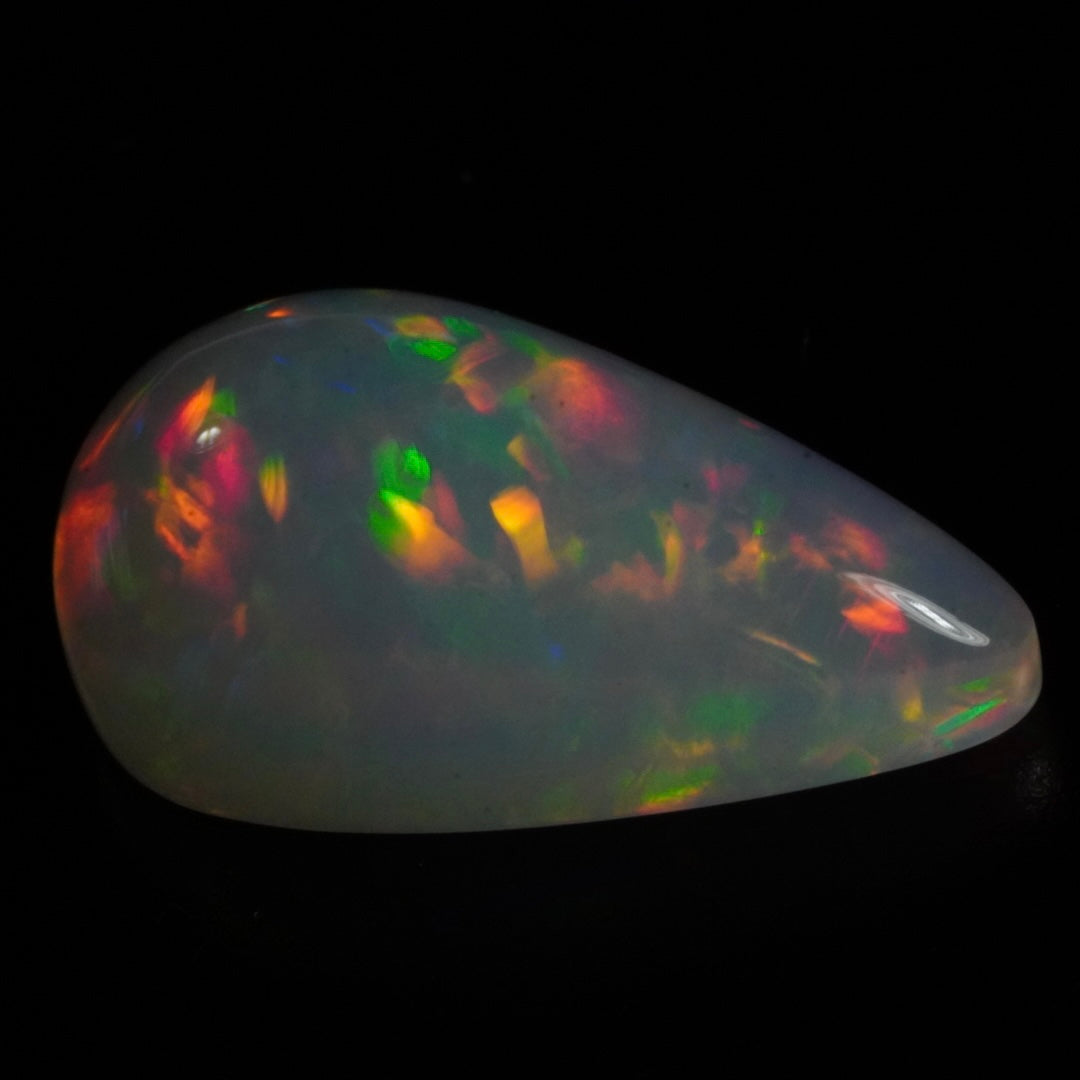 4.55 Karat wunderschöner, natürlicher äthiopischer Welo-Opal - Éclaire Opal.