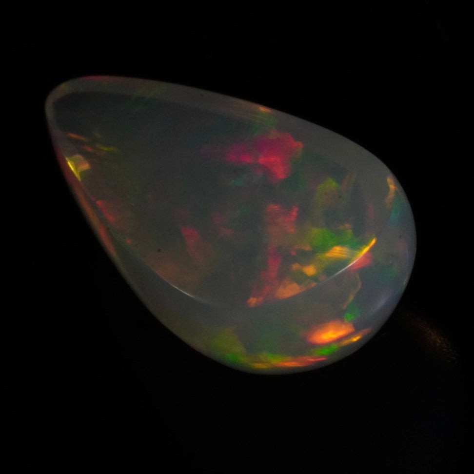 4.55 Karat wunderschöner, natürlicher äthiopischer Welo-Opal - Éclaire Opal.