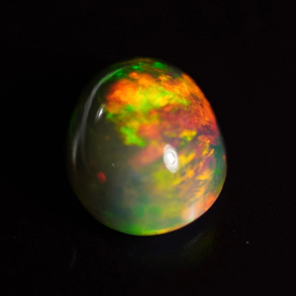 2.19 Karat traumhafter, rauchiger Regenbogenfarben-Welo-Opal - Féerique Opal