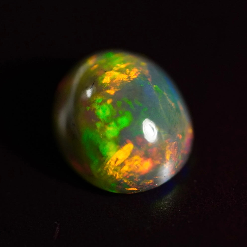 2.19 Karat traumhafter, rauchiger Regenbogenfarben-Welo-Opal - Féerique Opal