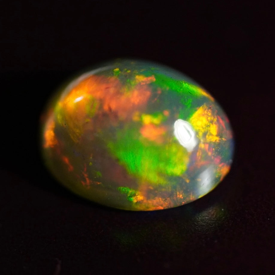 2.19 Karat traumhafter, rauchiger Regenbogenfarben-Welo-Opal - Féerique Opal