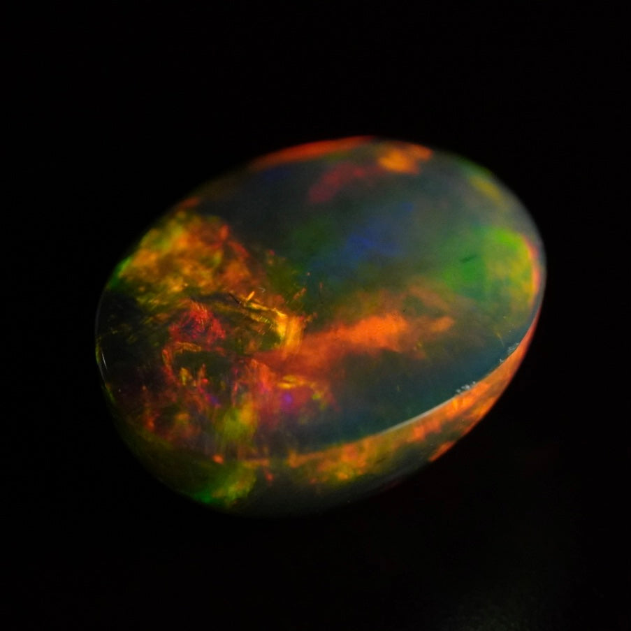 2.19 Karat traumhafter, rauchiger Regenbogenfarben-Welo-Opal - Féerique Opal
