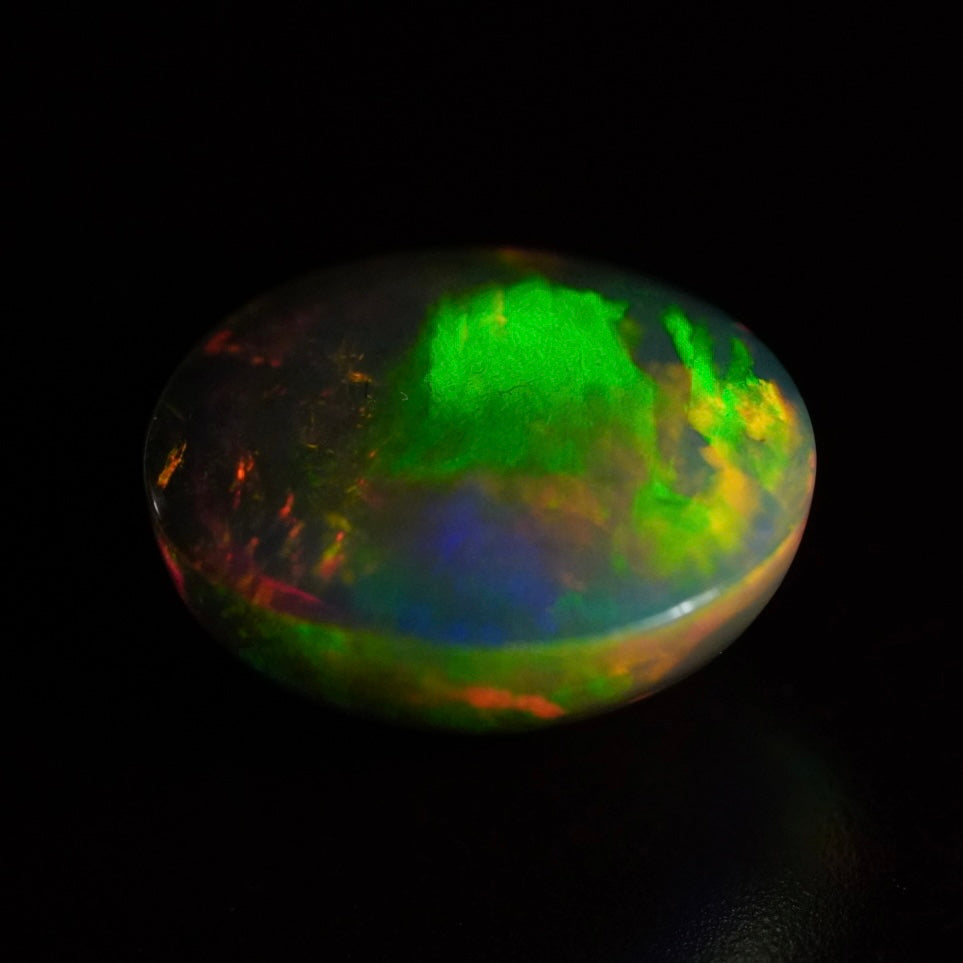 2.19 Karat traumhafter, rauchiger Regenbogenfarben-Welo-Opal - Féerique Opal