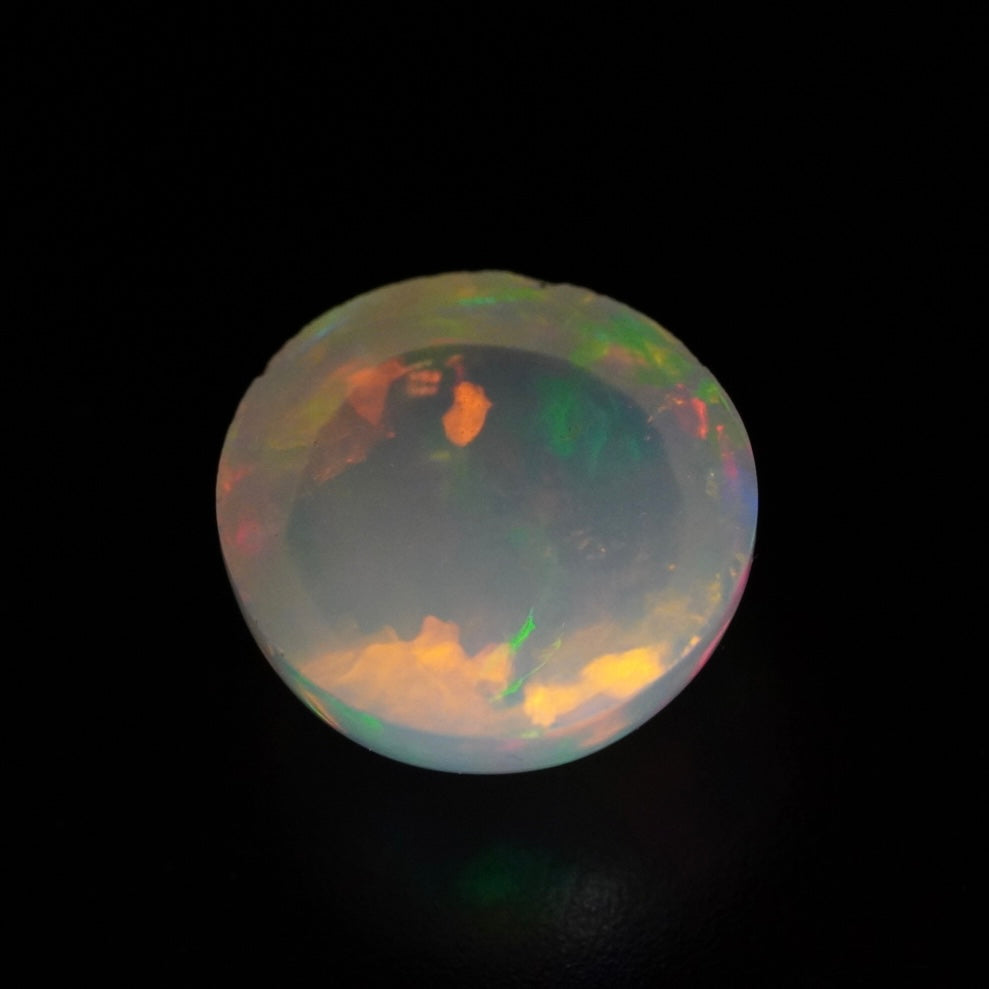 1.30 Karat traumhafter, runder weißer Welo-Opal - Juvénile Opal