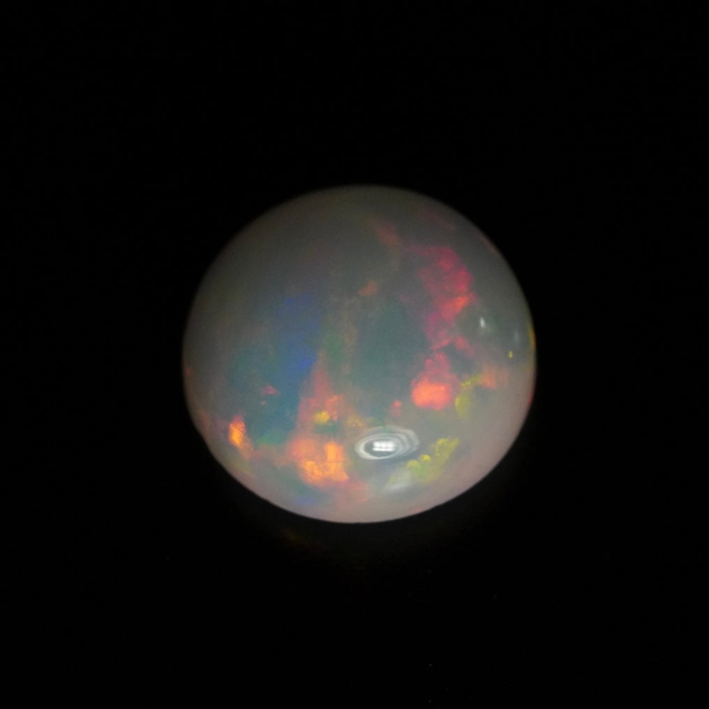 1.03 Karat wunderschöner, runder weißer Welo-Opal - Juvénile Opal