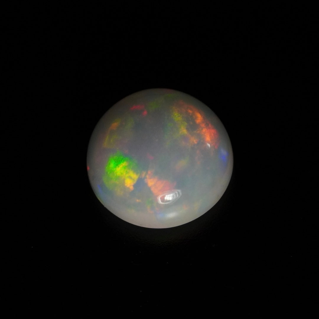 1.03 Karat wunderschöner, runder weißer Welo-Opal - Juvénile Opal