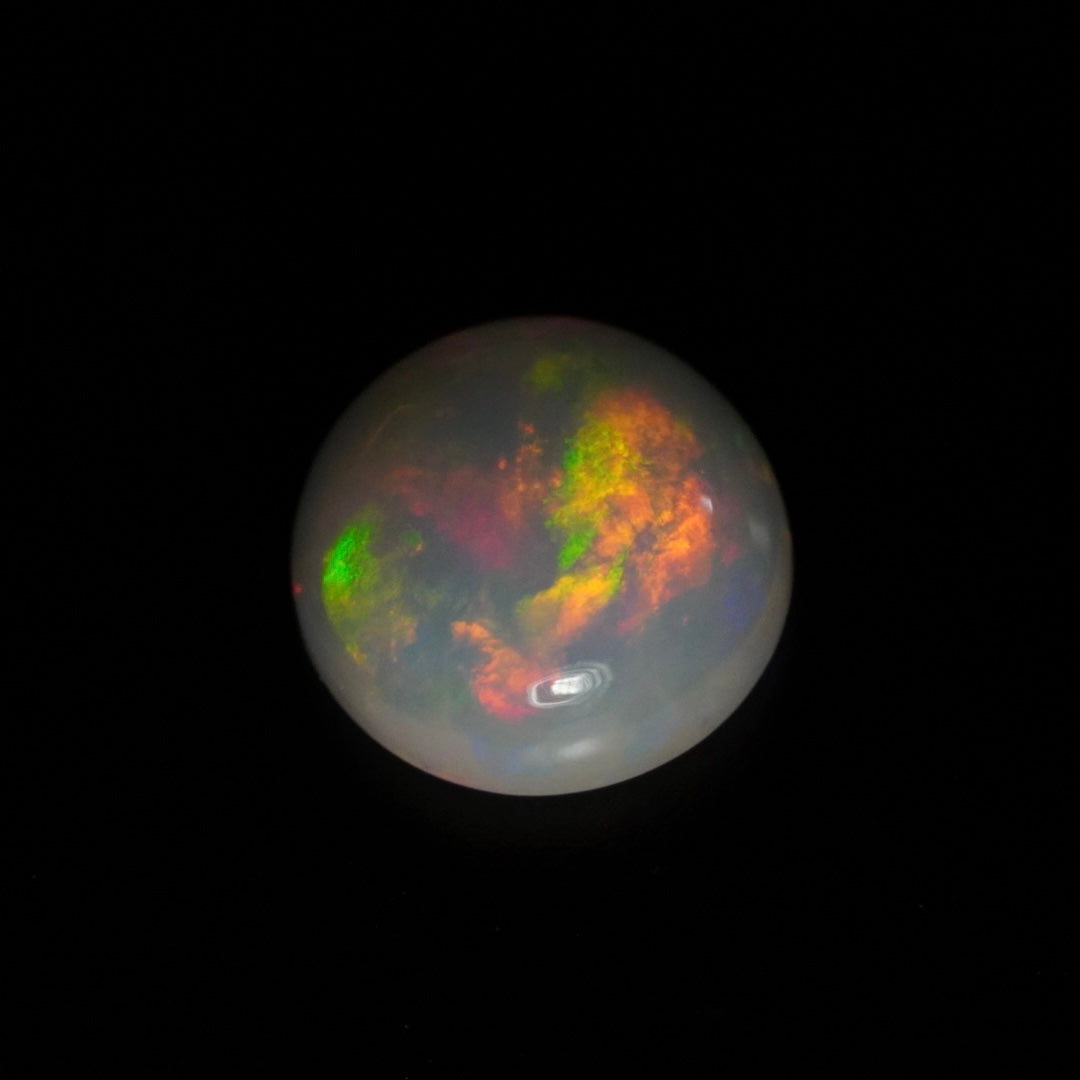 1.03 Karat wunderschöner, runder weißer Welo-Opal - Juvénile Opal