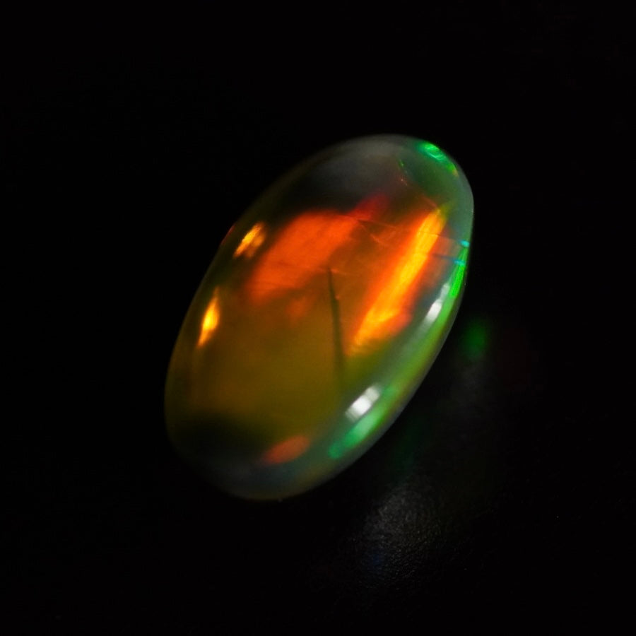 1.52 Karat außergewöhnlich schöner, rauchiger Welo Opal - Juvénile Opal