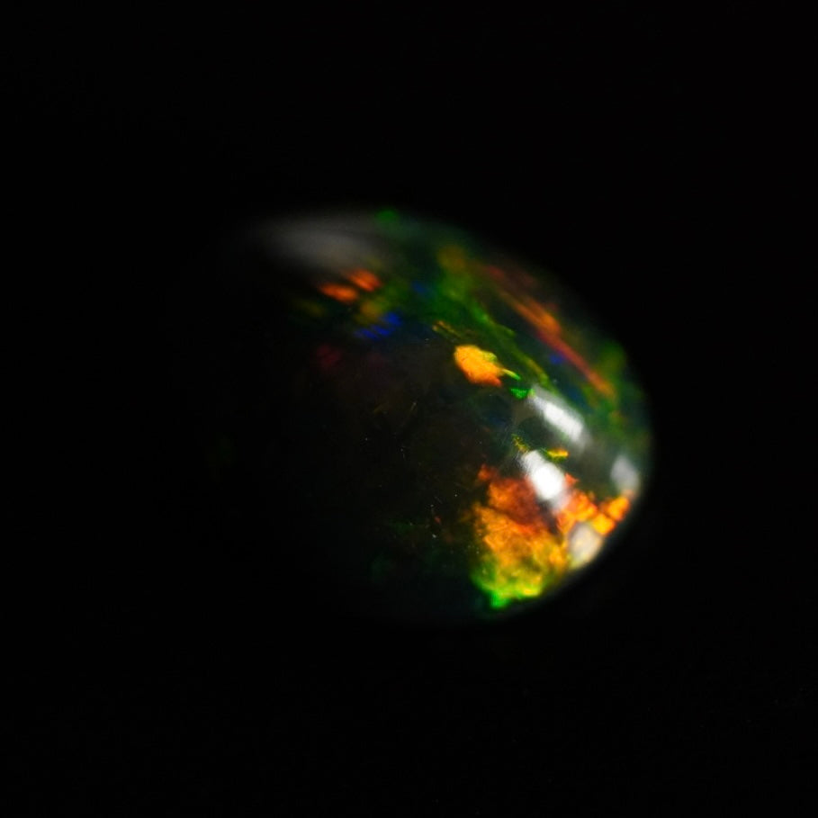 1.45 carat exceptionally beautiful black Ethiopian Welo Opal - Juvénile Opal