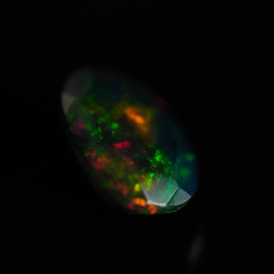 1.27 Karat traumhafter facettierter, schwarzer äthiopischer Welo Opal - Juvénile Opal