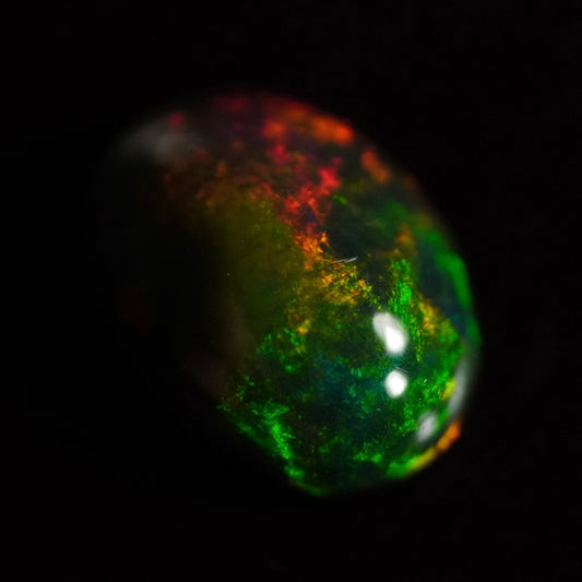 1.75 Karat wunderschöne Farben, Farb-Welo-Opal - Ténèbres Opal