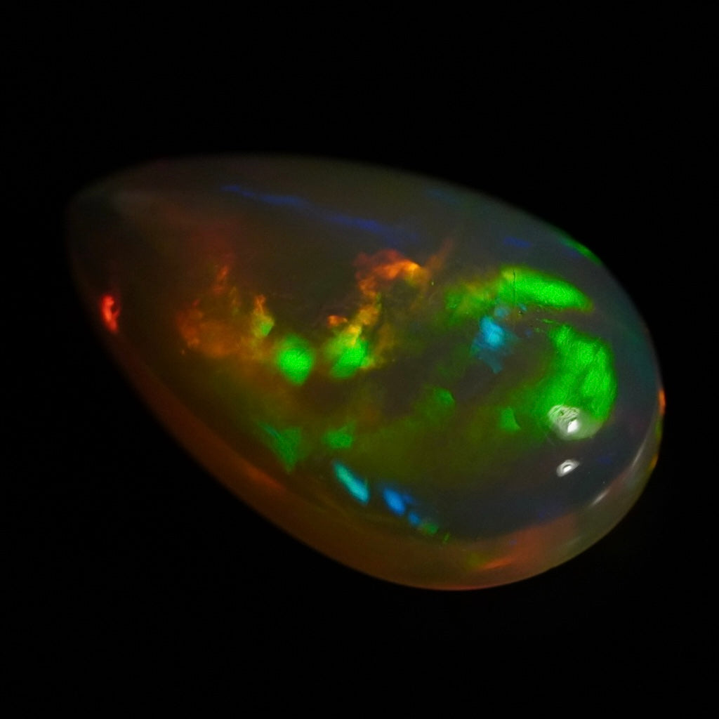 2.66 Karat echter äthiopischer Welo-Opal mit einzigartigen Farben - Éclaire Opal