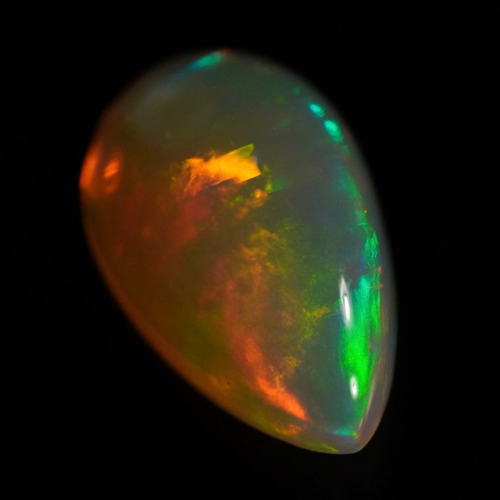 2.66 Karat echter äthiopischer Welo-Opal mit einzigartigen Farben - Éclaire Opal