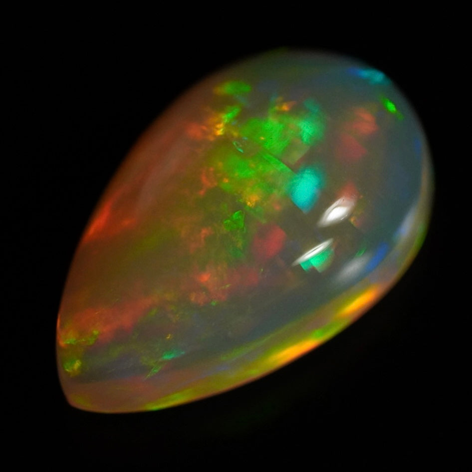 2.66 Karat echter äthiopischer Welo-Opal mit einzigartigen Farben - Éclaire Opal