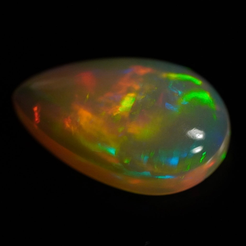 2.66 Karat echter äthiopischer Welo-Opal mit einzigartigen Farben - Éclaire Opal