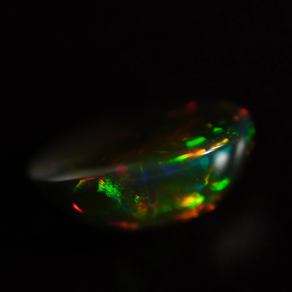 2.35 Karat traumhafter, dunkler äthiopischer Welo-Opal - Ténèbres Opal
