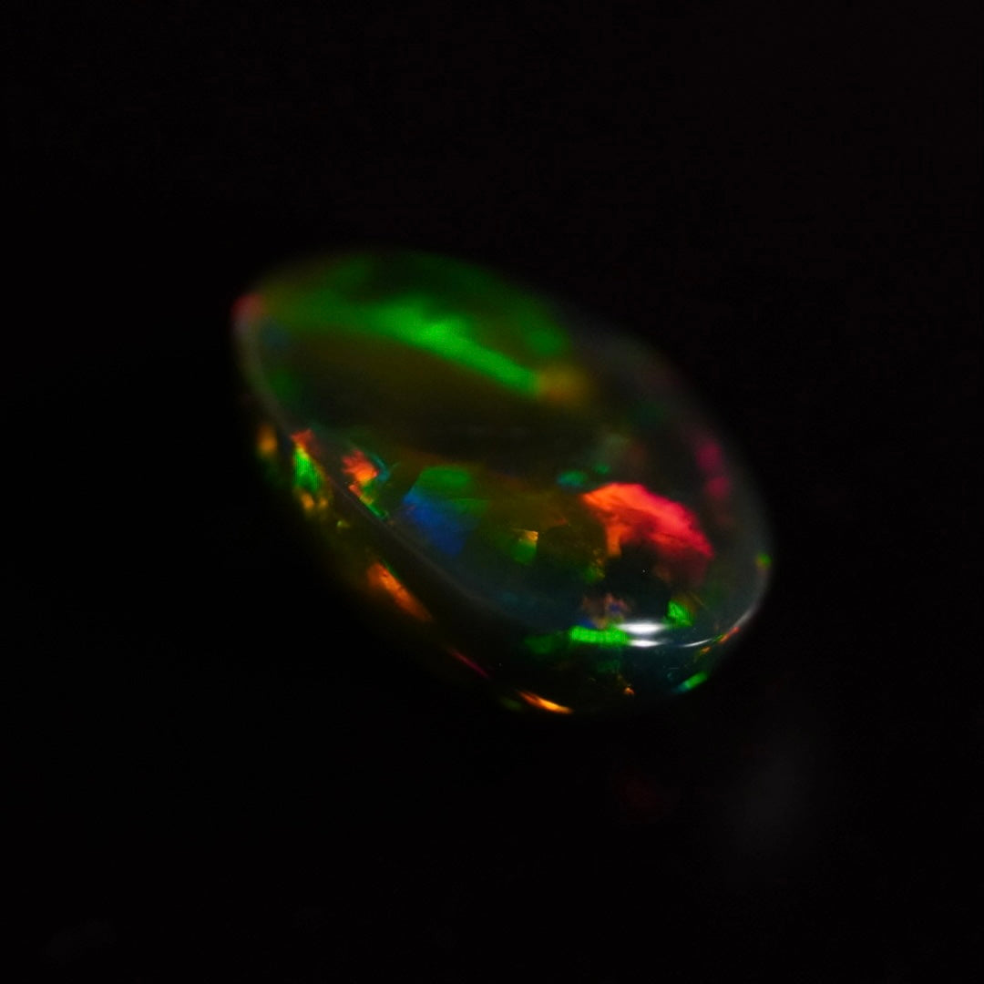 2.35 Karat traumhafter, dunkler äthiopischer Welo-Opal - Ténèbres Opal
