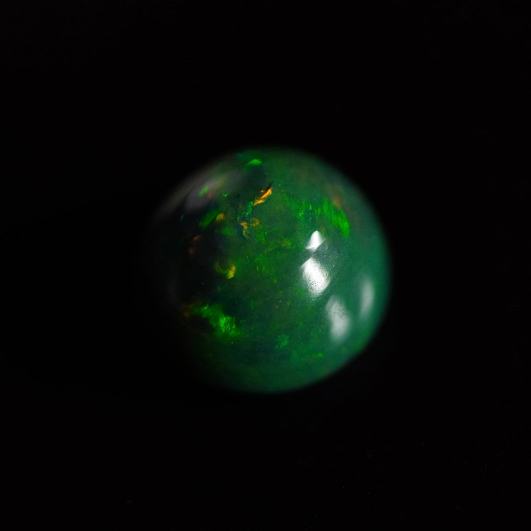 1.58 Karat wunderschöner, grünlicher Farb Welo Opal - Féerique Opal