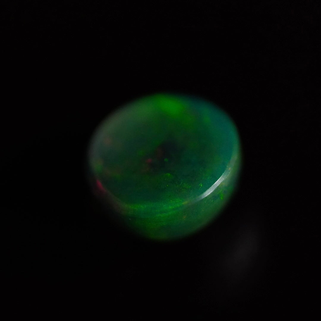1.58 Karat wunderschöner, grünlicher Farb Welo Opal - Féerique Opal