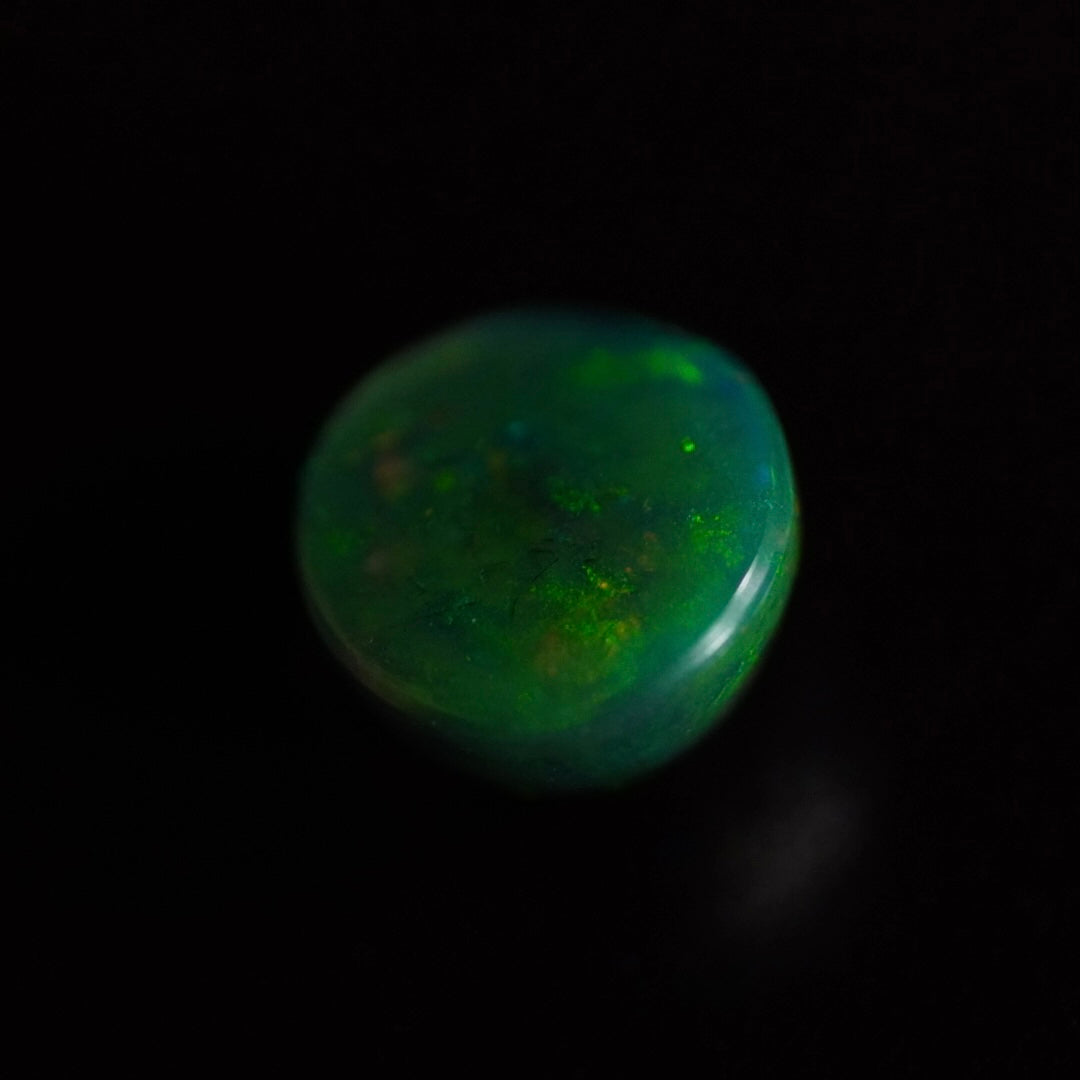 1.58 Karat wunderschöner, grünlicher Farb Welo Opal - Féerique Opal