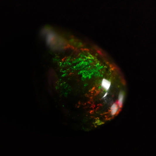 1.70 Karat traumhaftes Universum, dukler Farb-Welo-Opal - Ténèbres Opal
