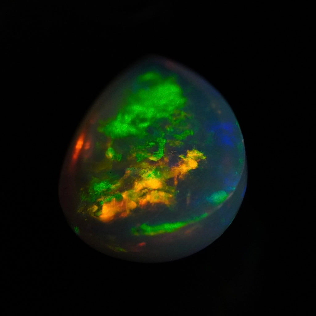 2.23 carat gorgeous rainbow colors, Welo opal - Éclaire opal