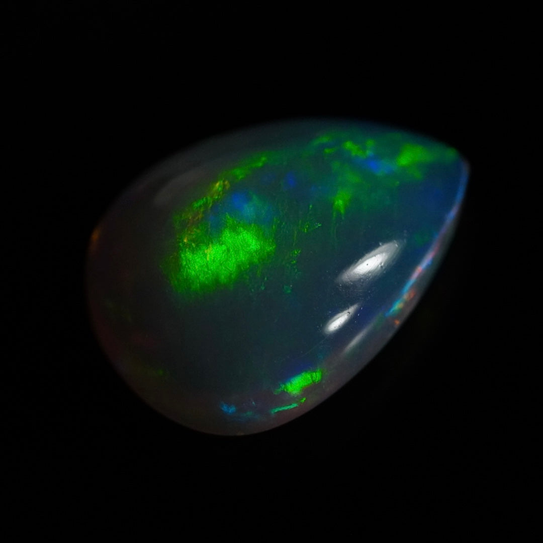 2.23 carat gorgeous rainbow colors, Welo opal - Éclaire opal