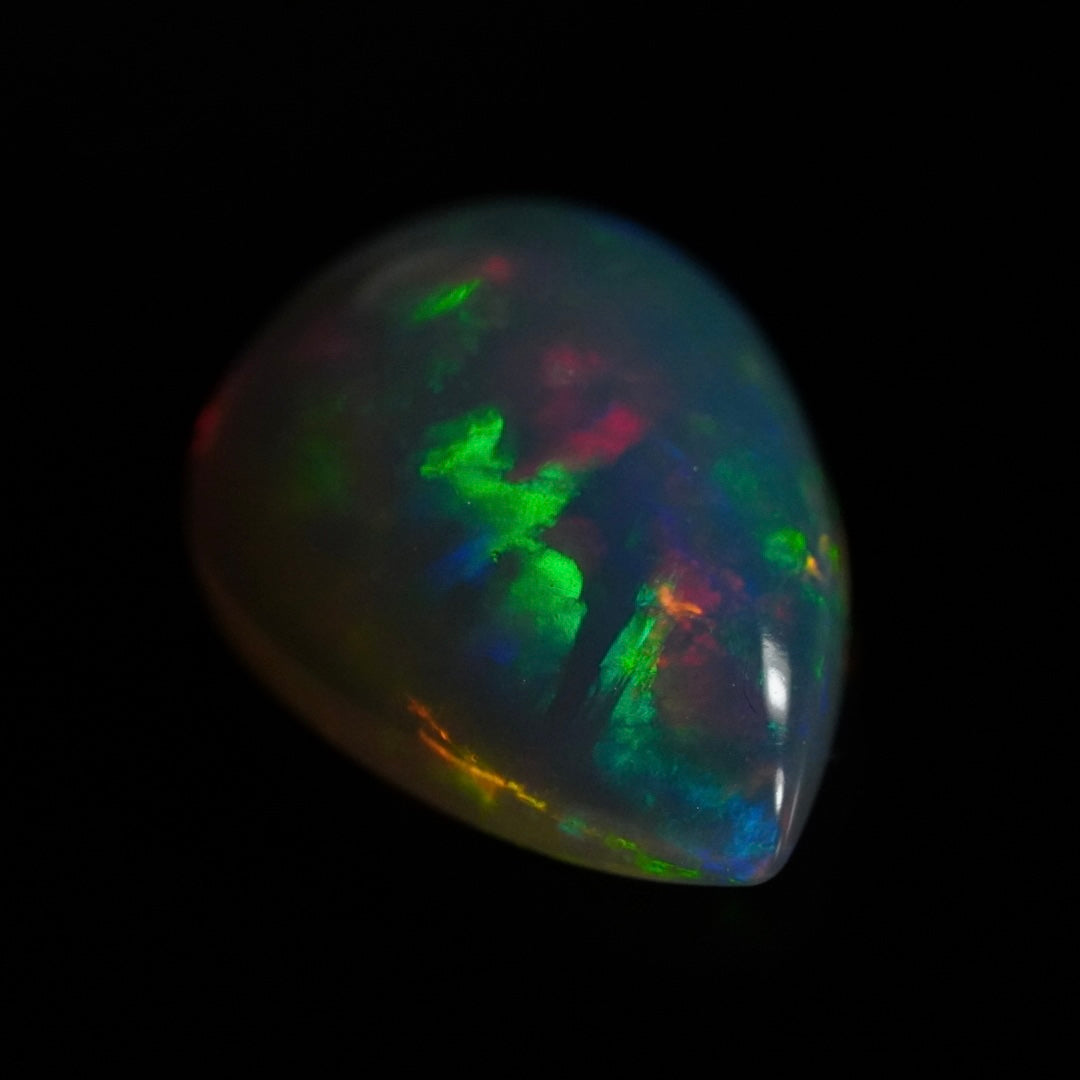 2.23 carat gorgeous rainbow colors, Welo opal - Éclaire opal