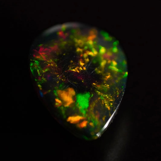 2.70 Karat wunderschöne Farben, dunkler Welo Opal - Ténèbres Opal